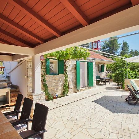 Holiday Home Liberan Вела Лука Екстериор снимка